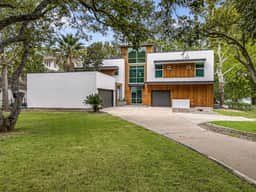 Above Emerald | Waterfront I Dock I Lake Austin | Pool&Spa I Game Room - Image 5