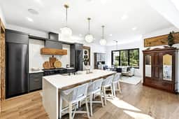 Above Austin Heritage Oaks | Pool | Bocce | Chef Kitchen | Close to Downtown - Image 4