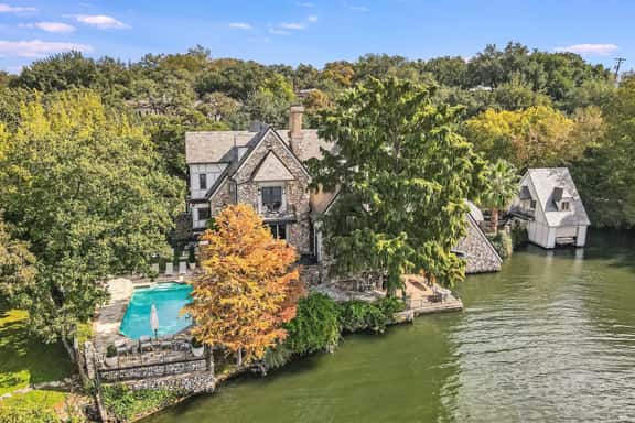 Above Austin Icon | Waterfront Lake Austin | Pool l Sauna l Game Rm I Family - Image 1