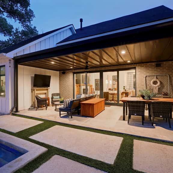Above Austin Heritage Oaks | Pool | Bocce | Chef Kitchen | Close to Downtown - Image 1