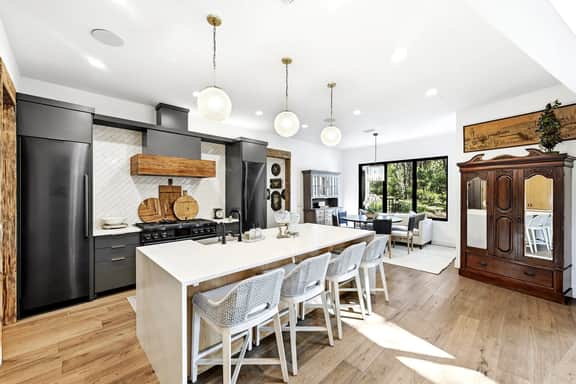Above Austin Heritage Oaks | Pool | Bocce | Chef Kitchen | Close to Downtown - Image 4