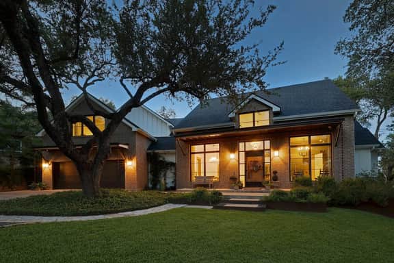 Above Austin Heritage Oaks | Pool | Bocce | Chef Kitchen | Close to Downtown - Image 5